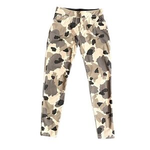 Coco + Carmen OMG Tummy Slimming Pull On Camo Skinny Jeans Flattering Medium